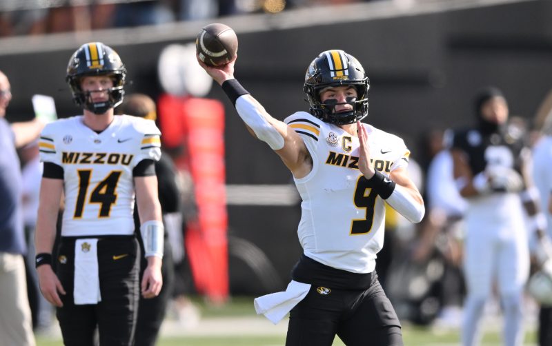 Missouri QB carted off during game vs. Vanderbilt Missouri QB carted off during game vs. Vanderbilt